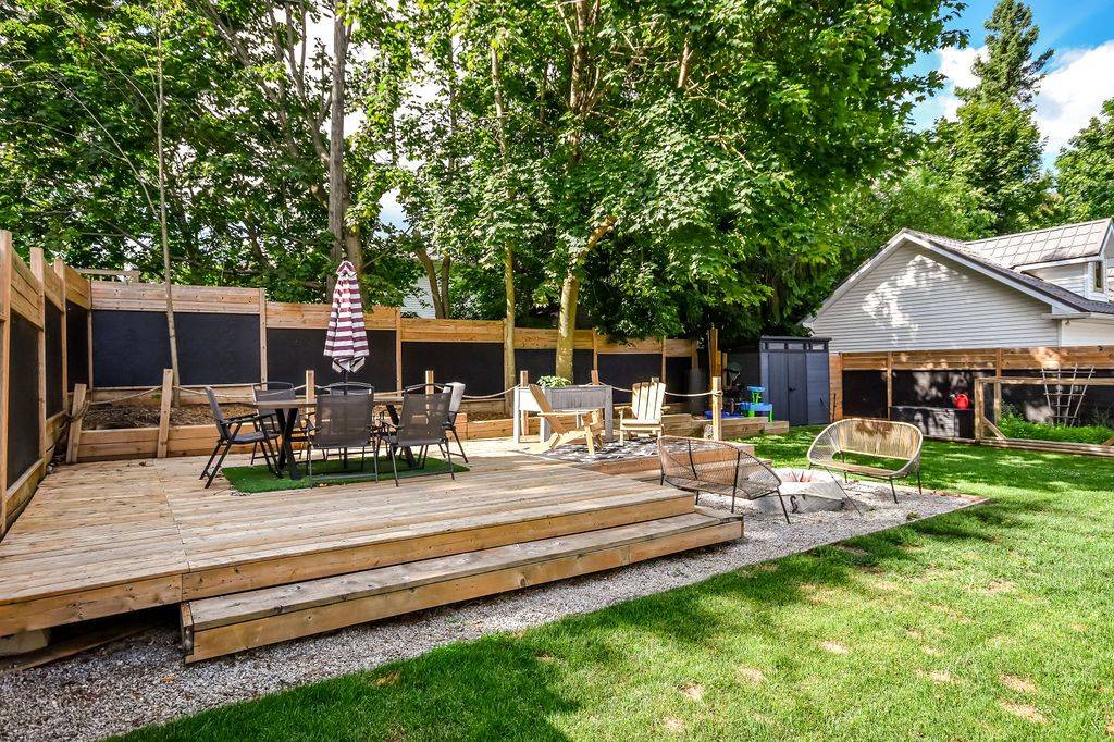 Orillia, ON L3V 2V5,21 ARGYLE AVE