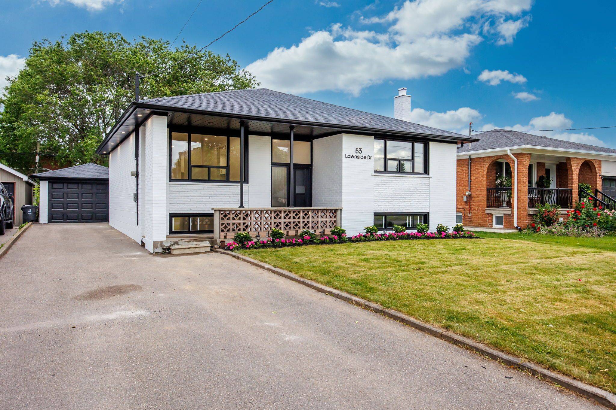 53 Lawnside DR, Toronto W04, ON M6L 1Z4