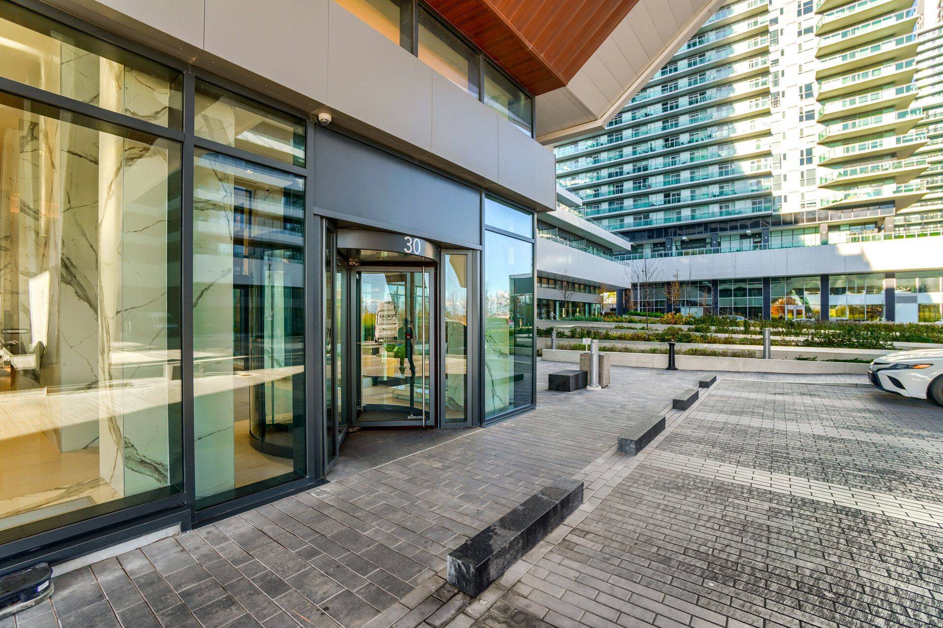 Toronto W06, ON M8V 0J1,30 Shore Breeze DR #2622