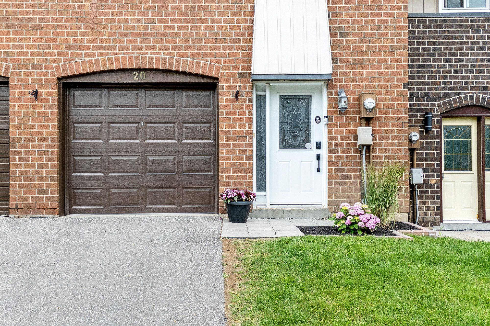 Milton, ON L9T 3M9,318 Laurier AVE #20