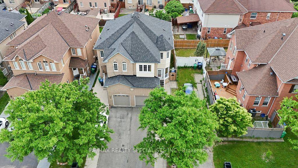Brampton, ON L6R 1X7,8 Coachwhip RD