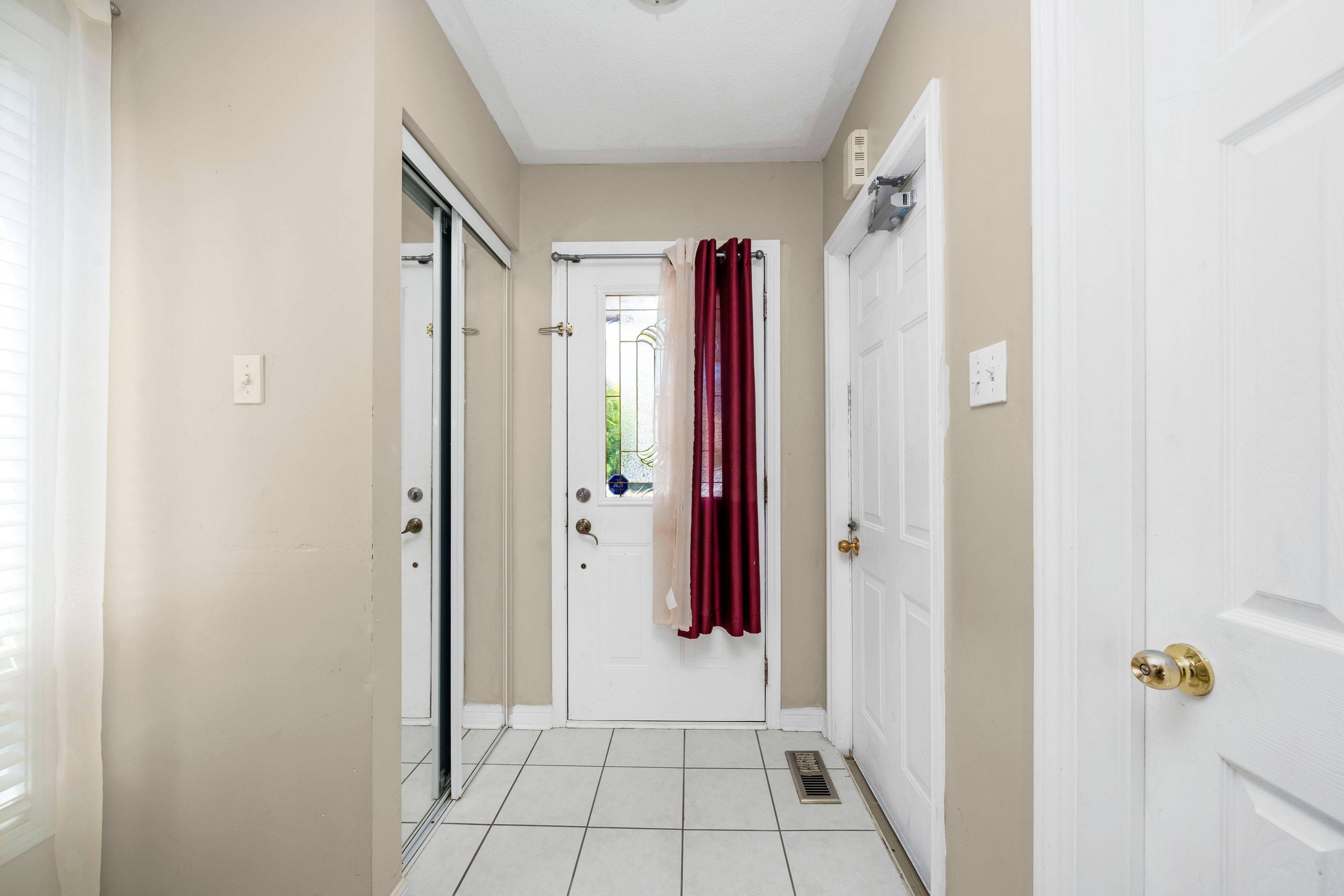Brampton, ON L6X 4Z8,19 Dunlop CT