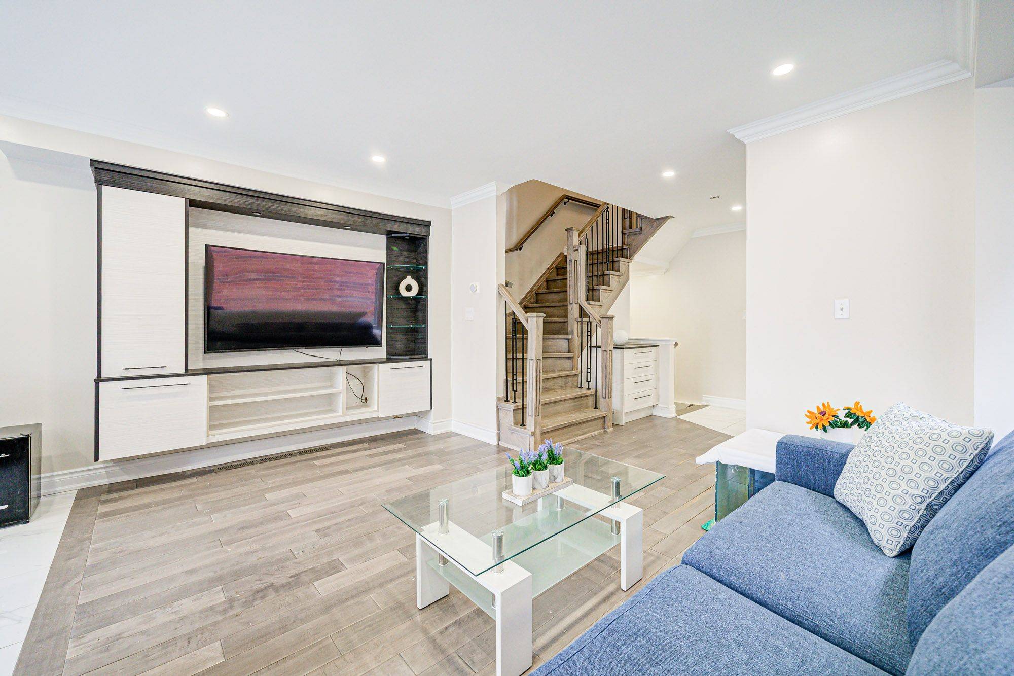 Mississauga, ON L5V 2N4,1141 Foxglove PL