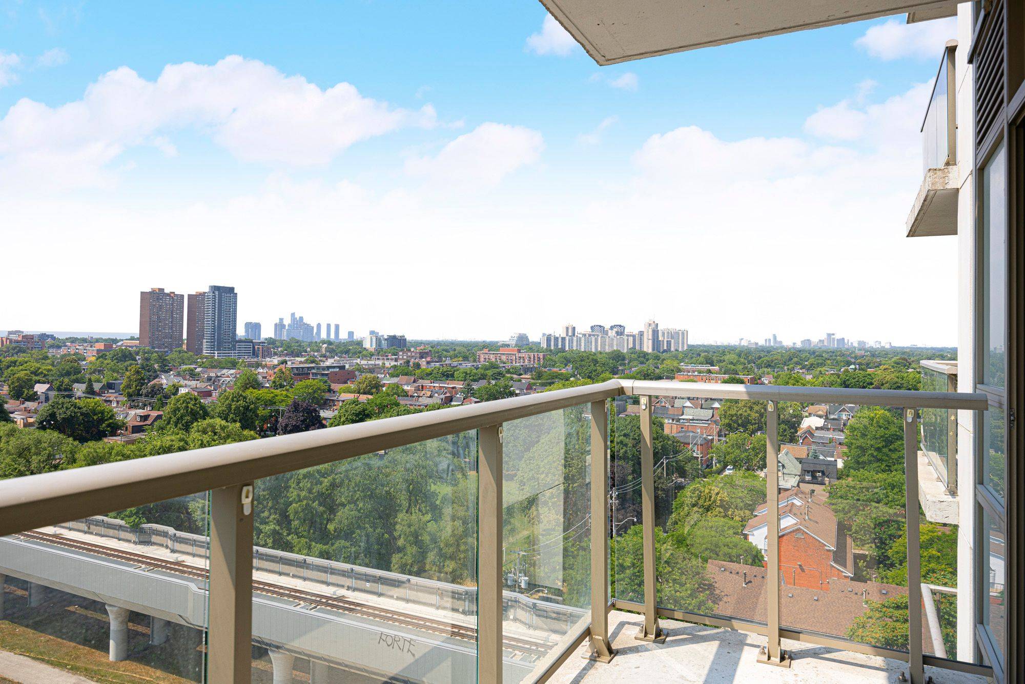 Toronto W02, ON M6H 4K5,812 Lansdowne AVE #1106