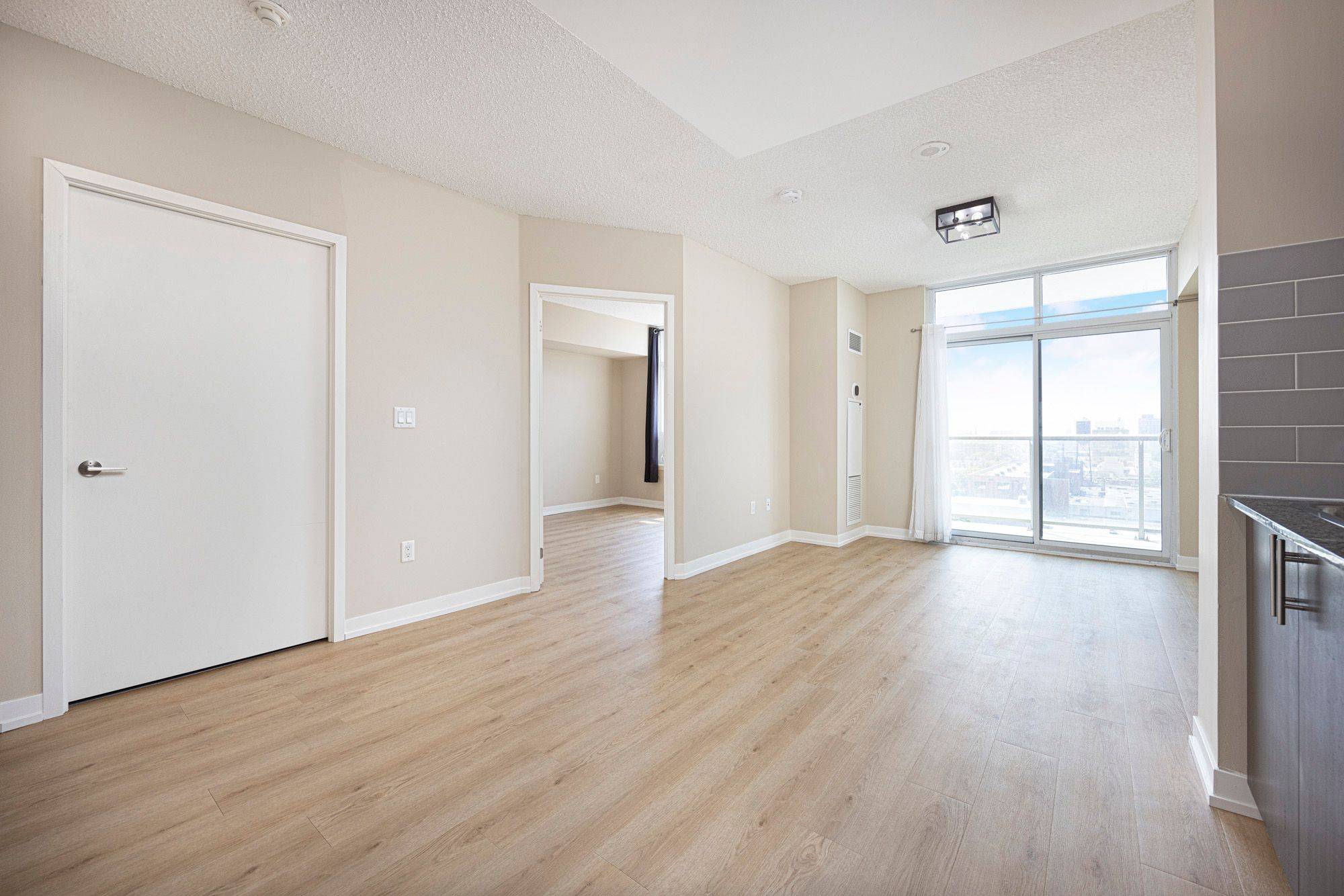 Toronto W02, ON M6H 4K5,812 Lansdowne AVE #1106