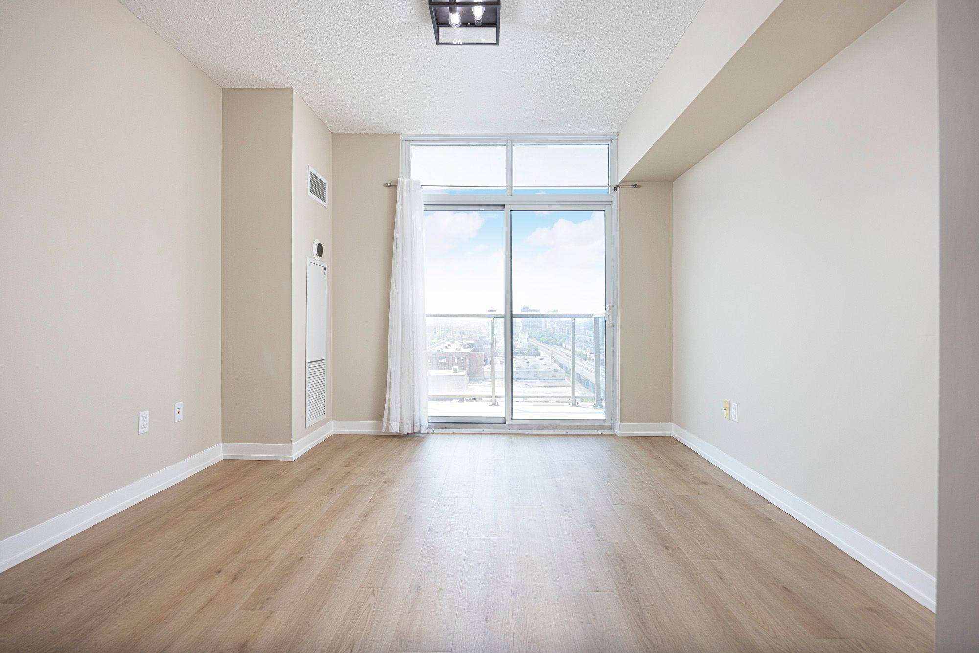 Toronto W02, ON M6H 4K5,812 Lansdowne AVE #1106