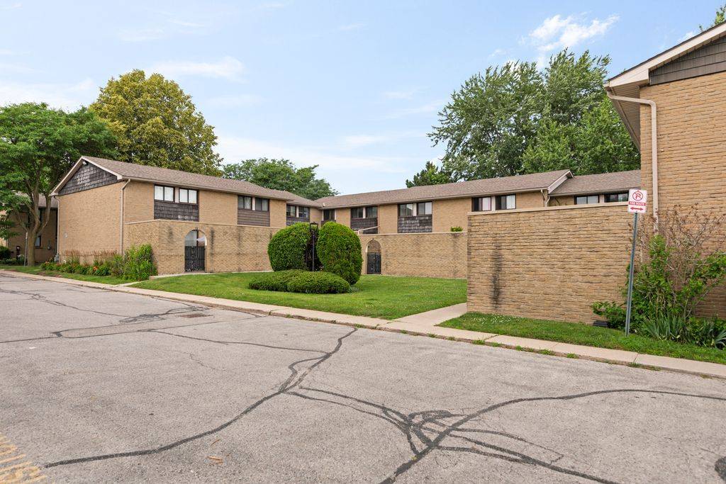 500 Southdale RD E #18, London South, ON N6E 1A4