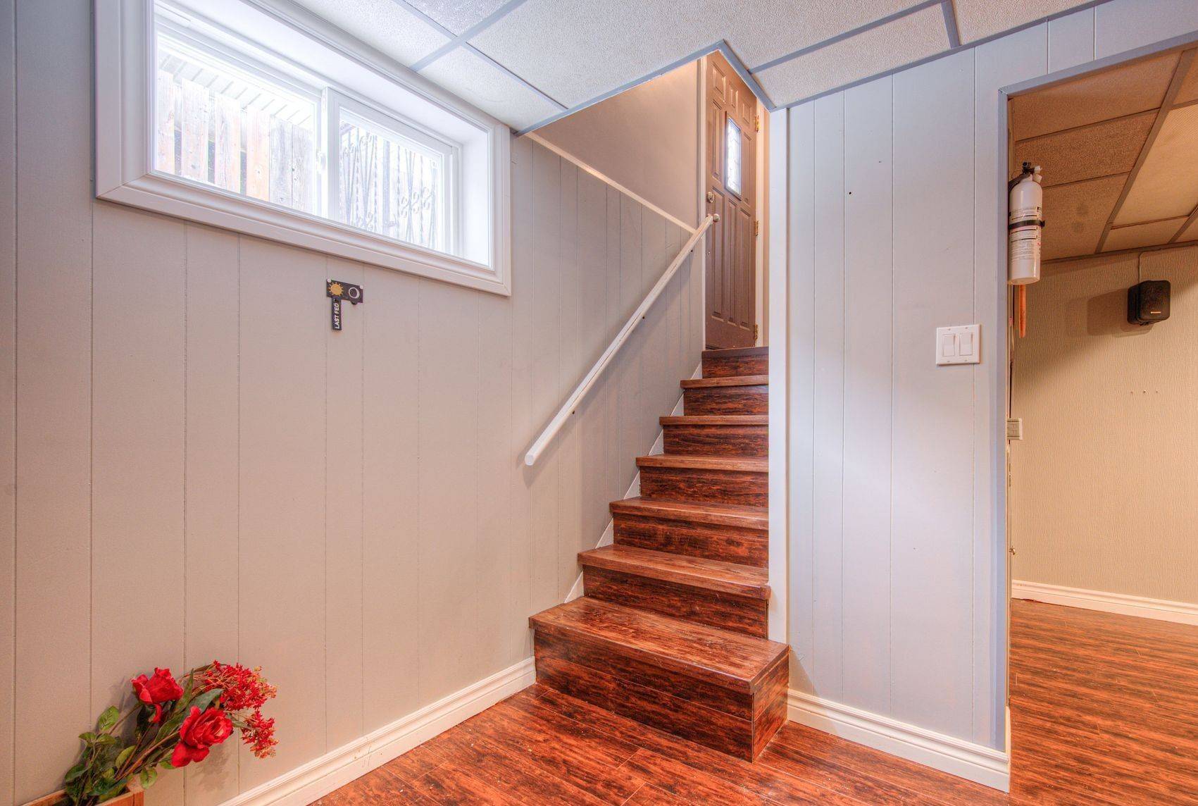 Hamilton, ON L8T 4G5,368 Upper Kenilworth AVE