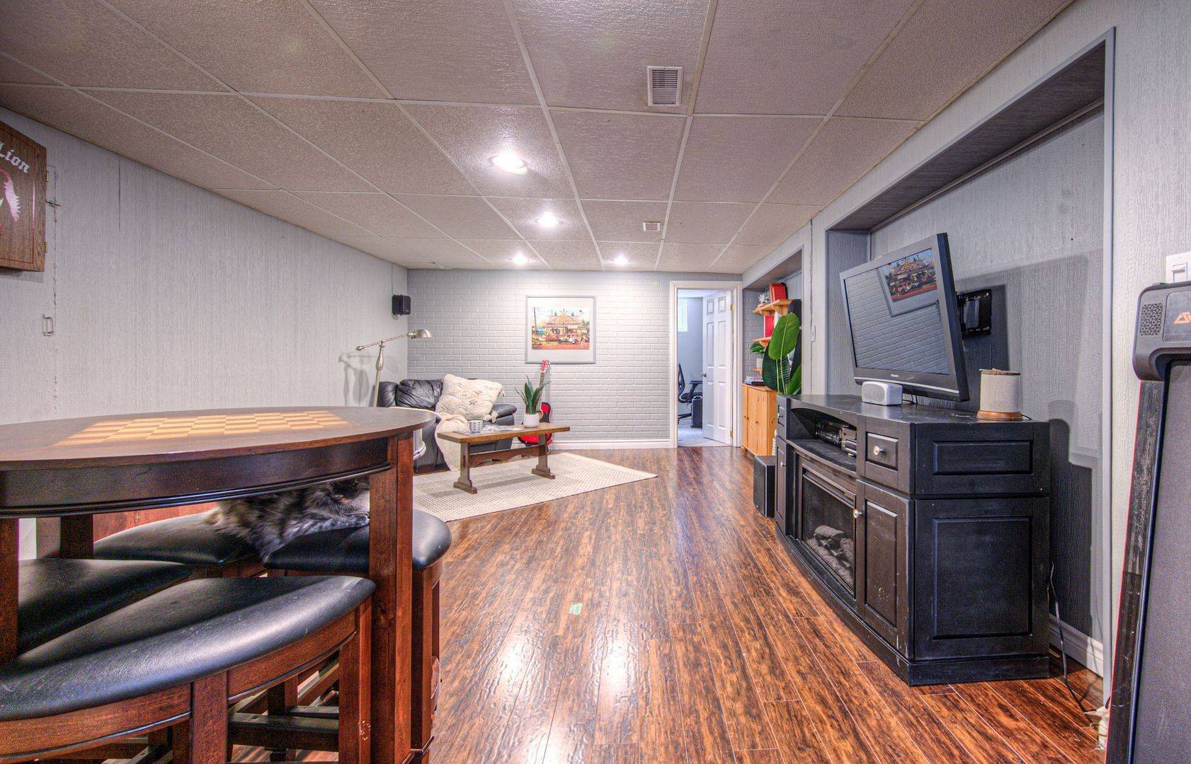 Hamilton, ON L8T 4G5,368 Upper Kenilworth AVE