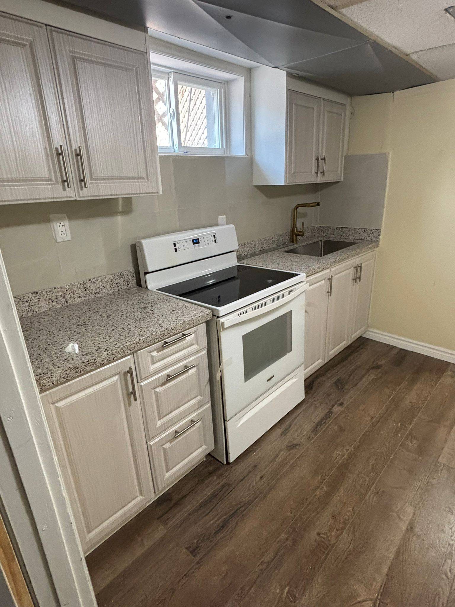 Hamilton, ON L8T 4G5,368 Upper Kenilworth AVE