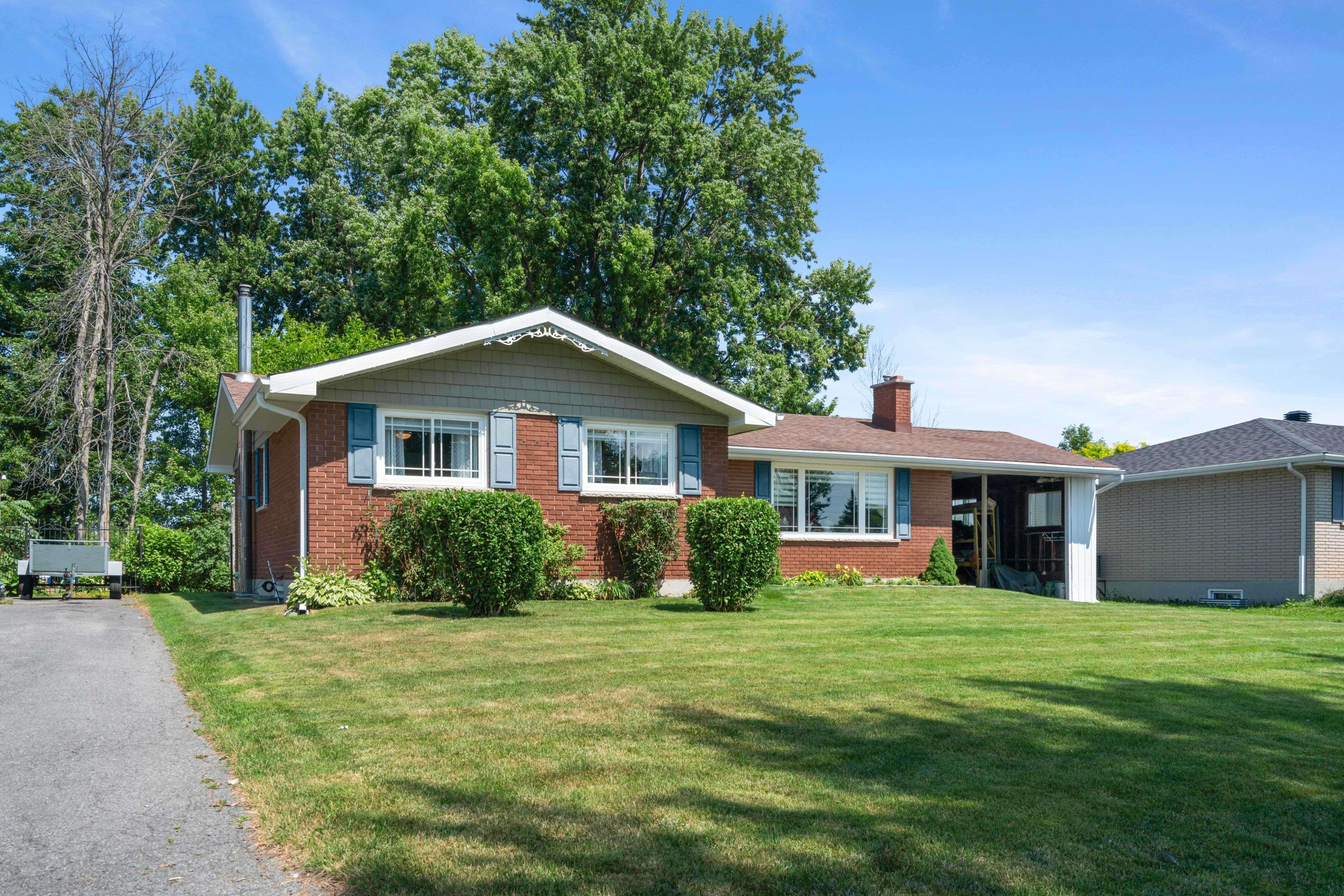 Cornwall, ON K6H 5W8,523 Lynwood DR
