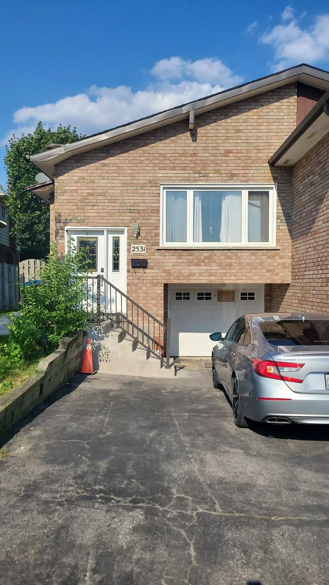 Mississauga, ON L5B 2L3,2531 Trident AVE