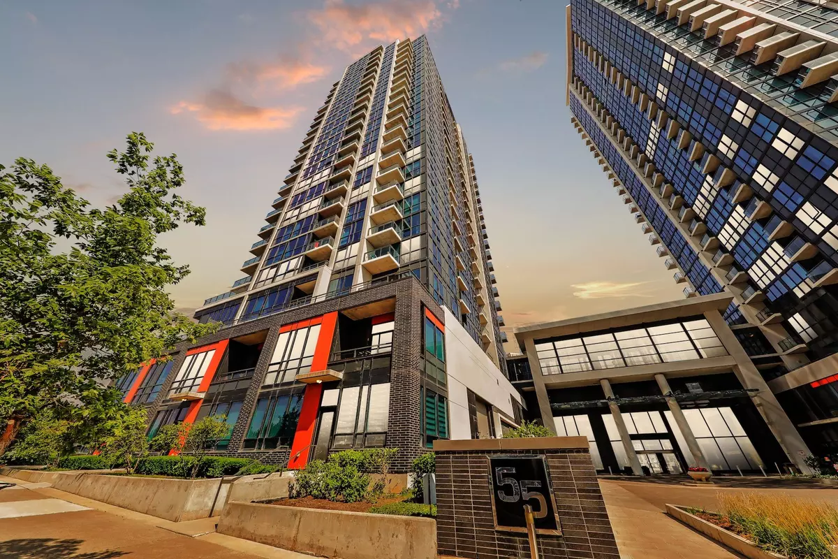 Mississauga, ON L5R 0E4,55 Eglinton AVE W #1003