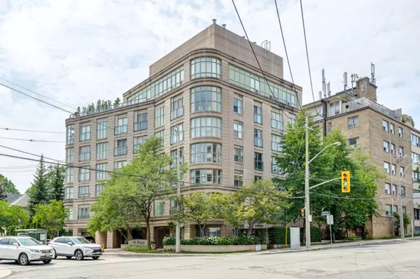 800 Spadina RD #404, Toronto C03, ON M5P 3N2