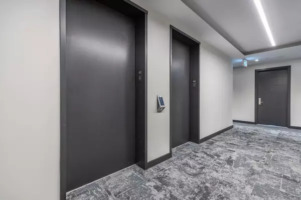 Toronto C01, ON M5G 0C1,488 University AVE #4403