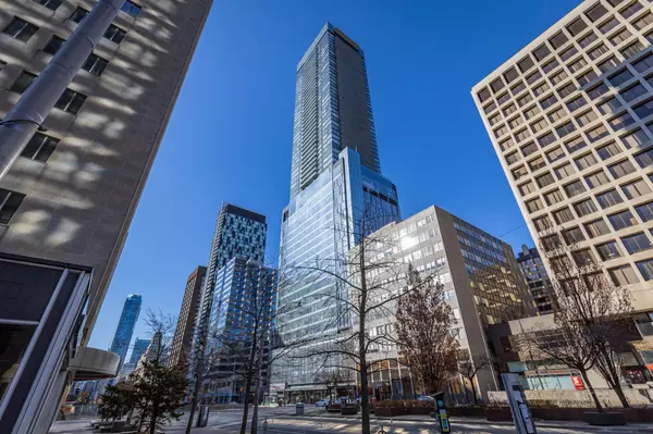 488 University AVE #4403, Toronto C01, ON M5G 0C1