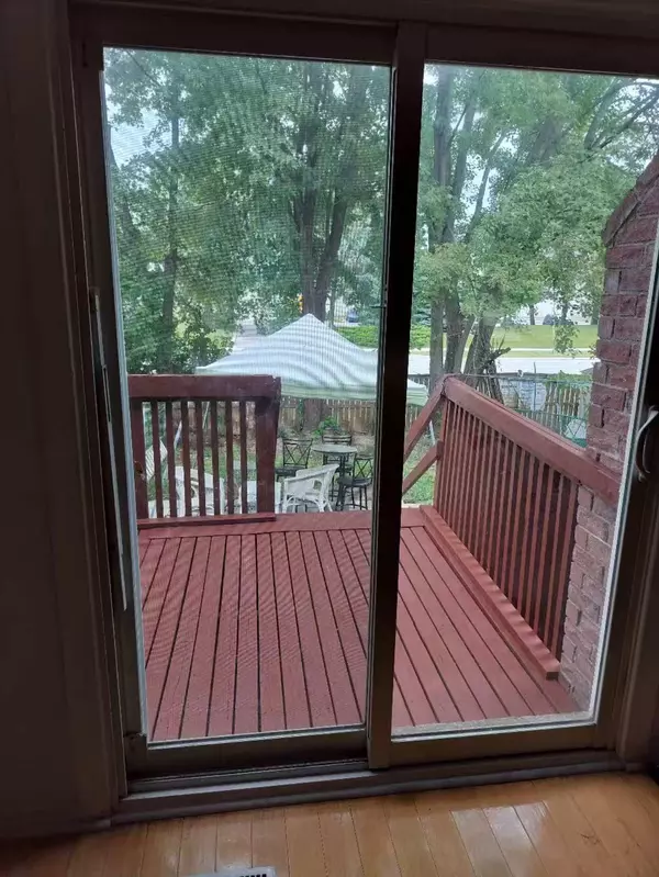 Toronto E07, ON M1V 2B9,73 Treetops CT