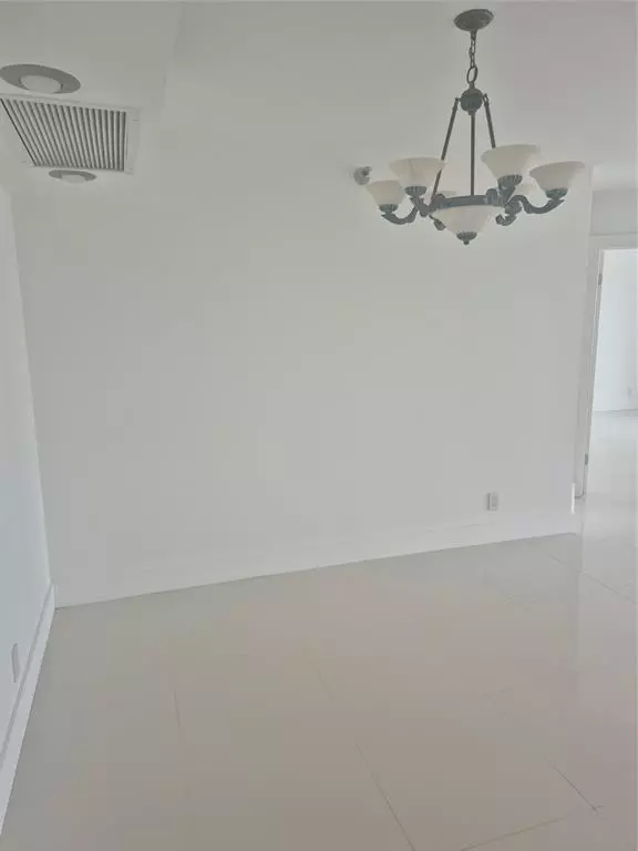 Aventura, FL 33180,3600 Mystic Pointe Dr #811