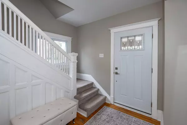 Aurora, ON L4G 1E5,53 Metcalfe ST