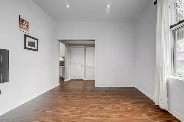 Toronto W01, ON M6K 1K8,11 Laxton AVE #101