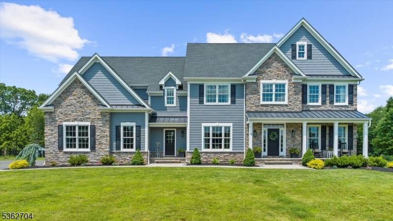 18 Robin Hill Way, Raritan Twp., NJ 08551
