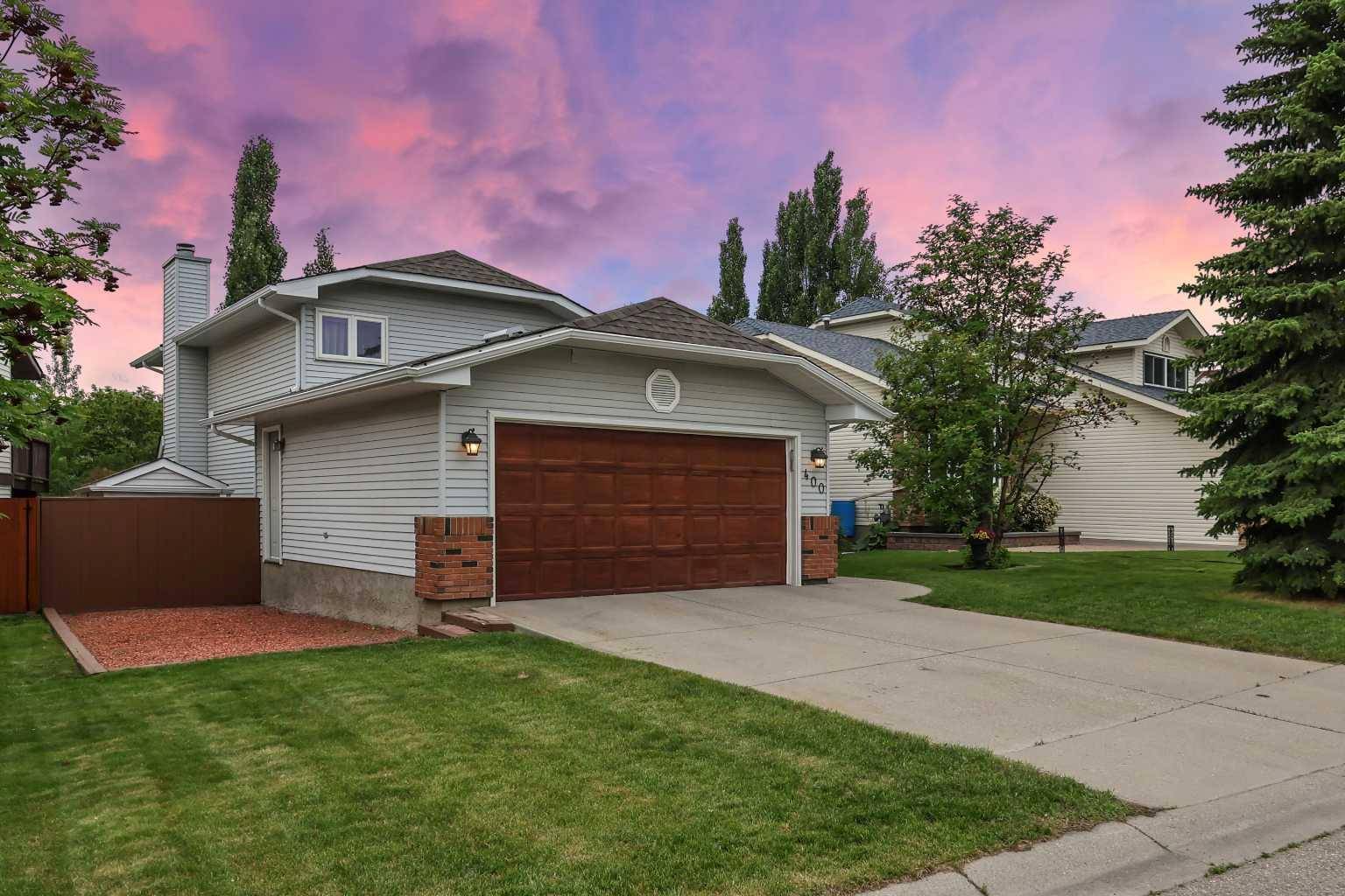 Calgary, AB T3G 2X1,400 Hawkcliff WAY NW