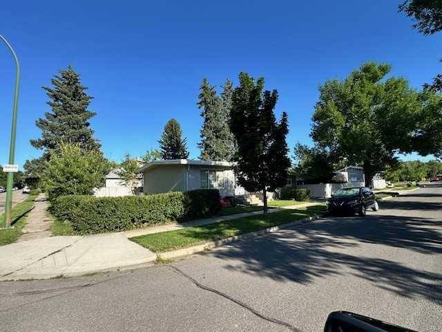 Lethbridge, AB T1H 3G6,515 18 ST North
