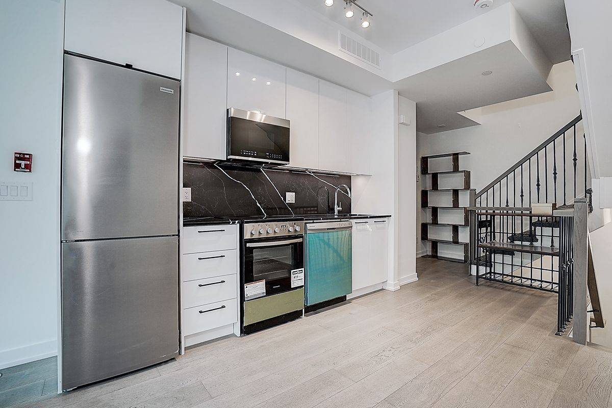 Toronto C06, ON M3H 0G2,851 Sheppard AVE W #TH28