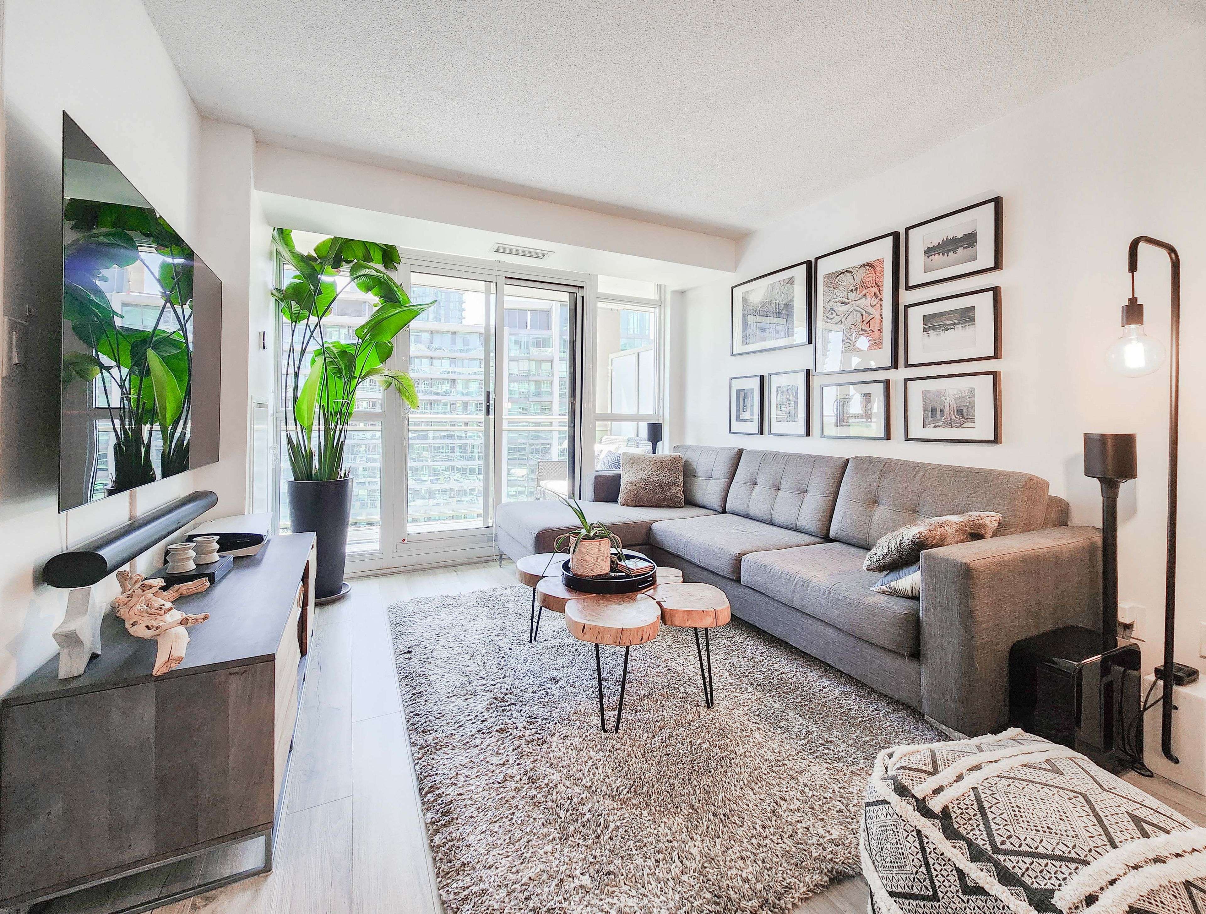 Toronto C01, ON M5V 0C2,35 Bastion ST #1713