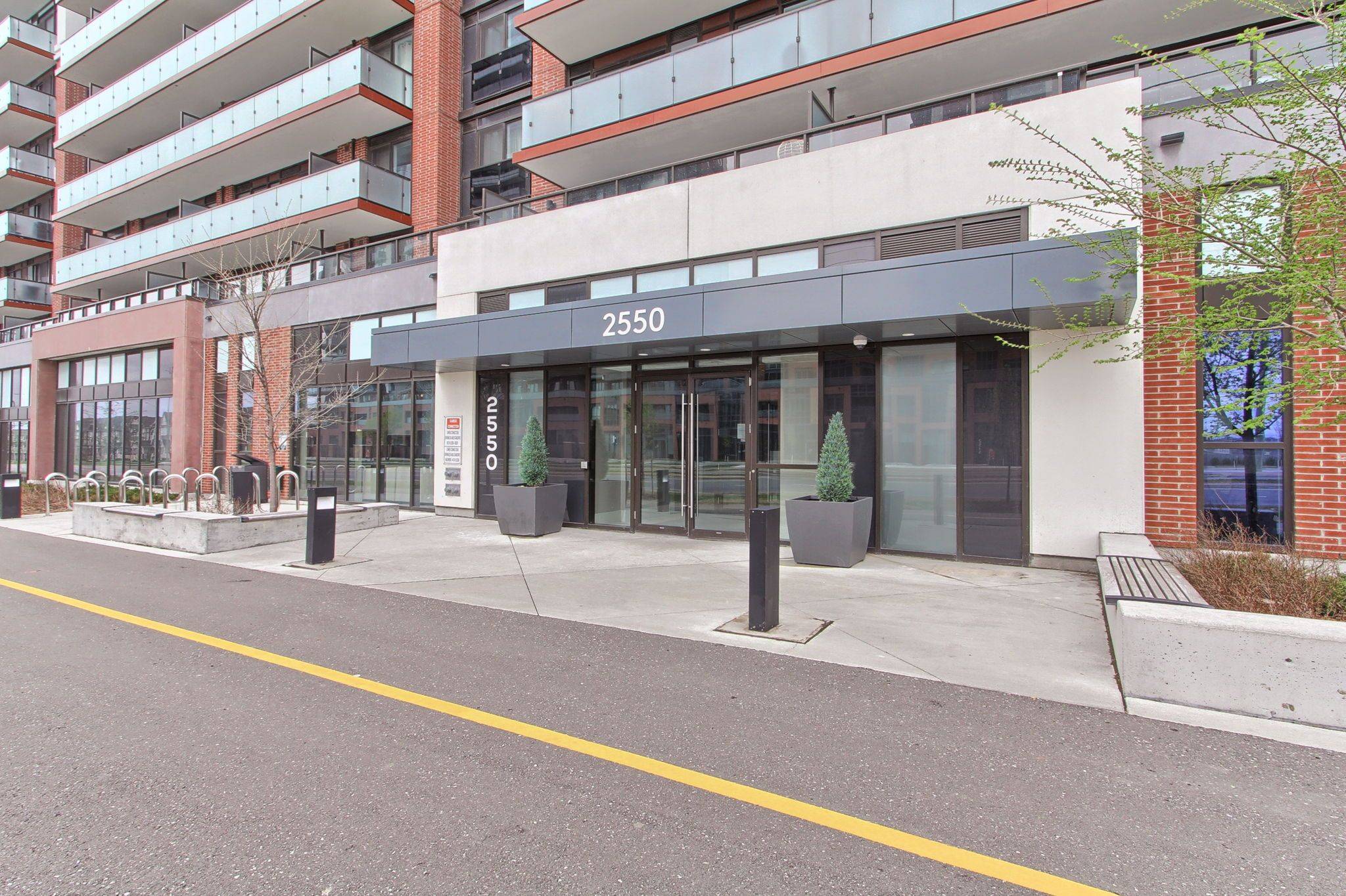 Oshawa, ON L1L 0R5,2550 Simcoe ST N #1413