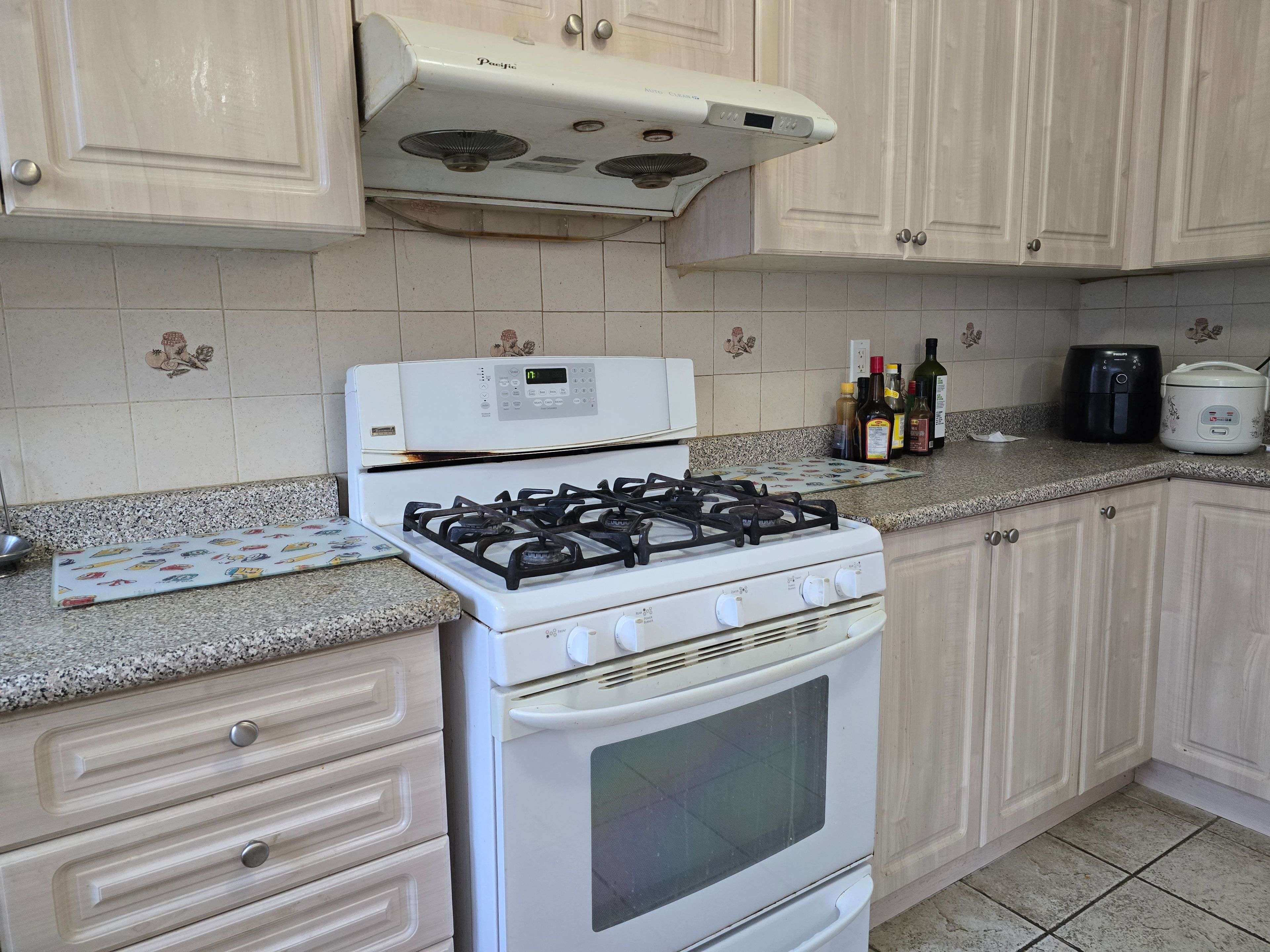 Vaughan, ON L4J 9A9,22 Renoir DR