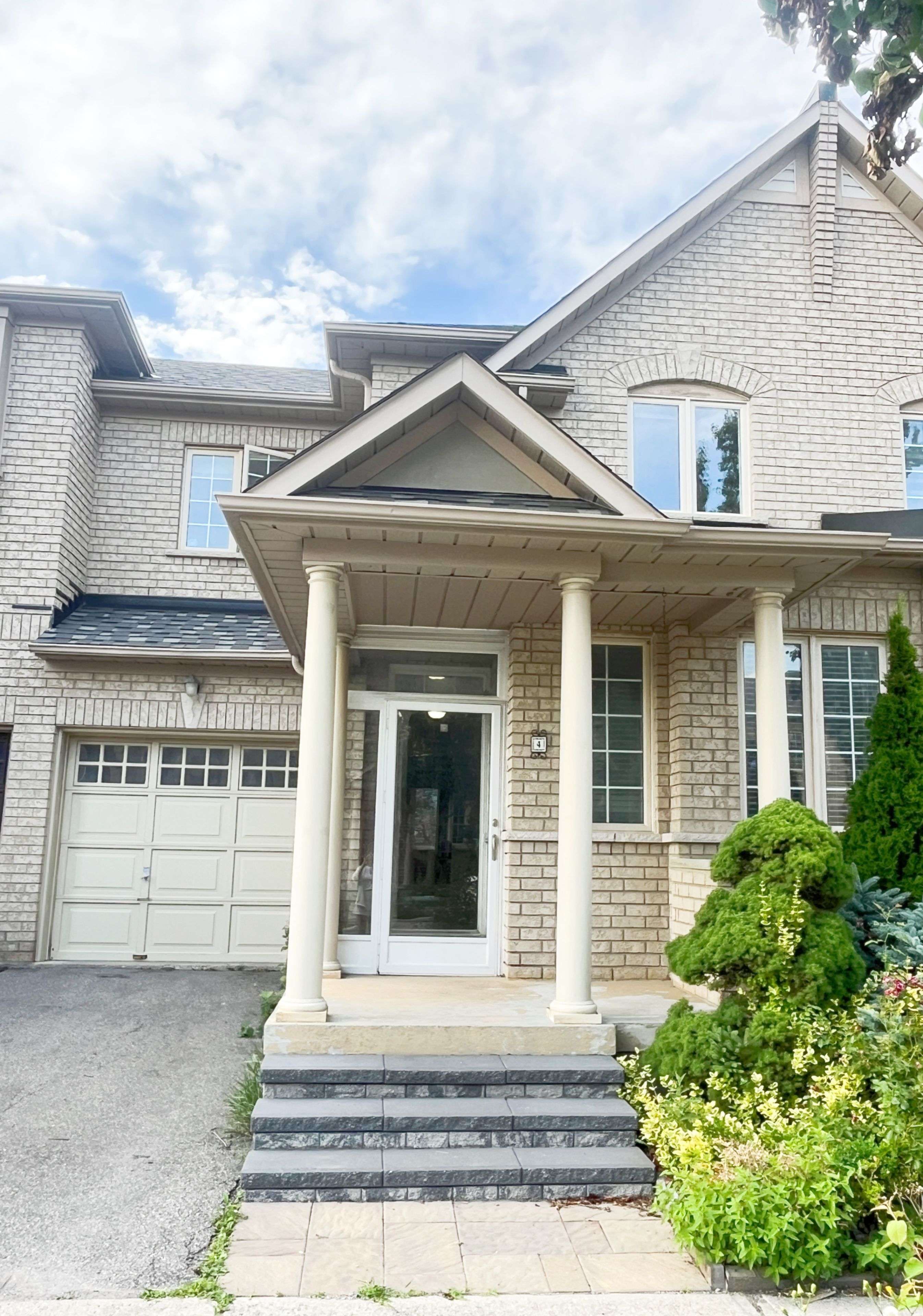 4 Sanderson RD, Markham, ON L6C 2H8