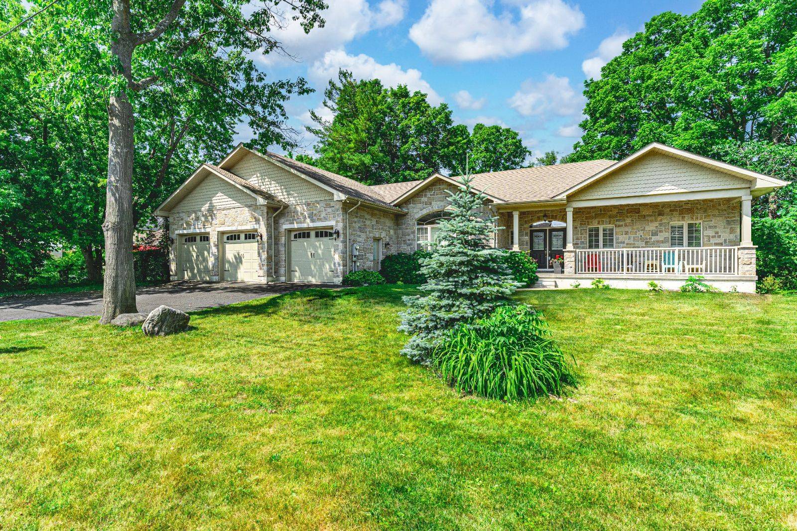 392 Cox Mill RD, Barrie, ON L4N 7S8