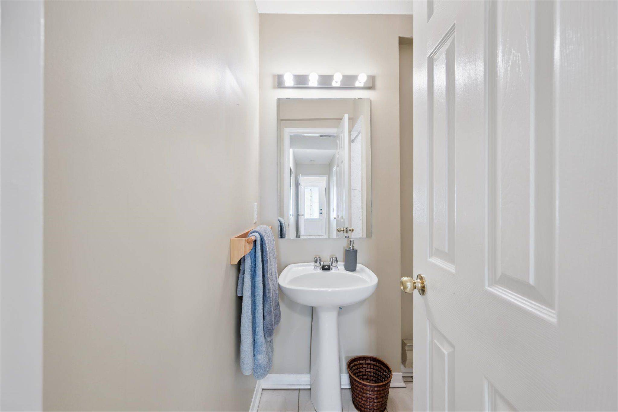 Oakville, ON L6M 3J9,2300 Brays LN #25