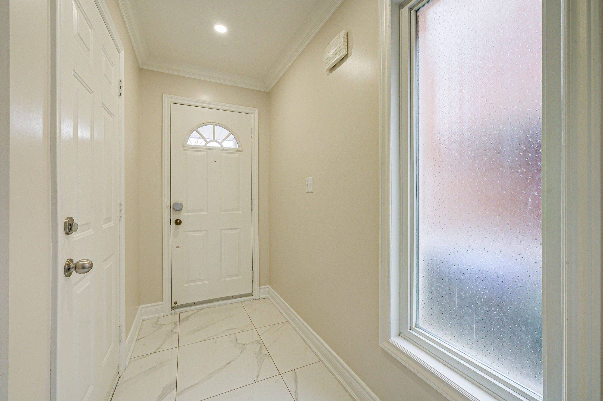 Mississauga, ON L5V 2N4,1141 Foxglove PL