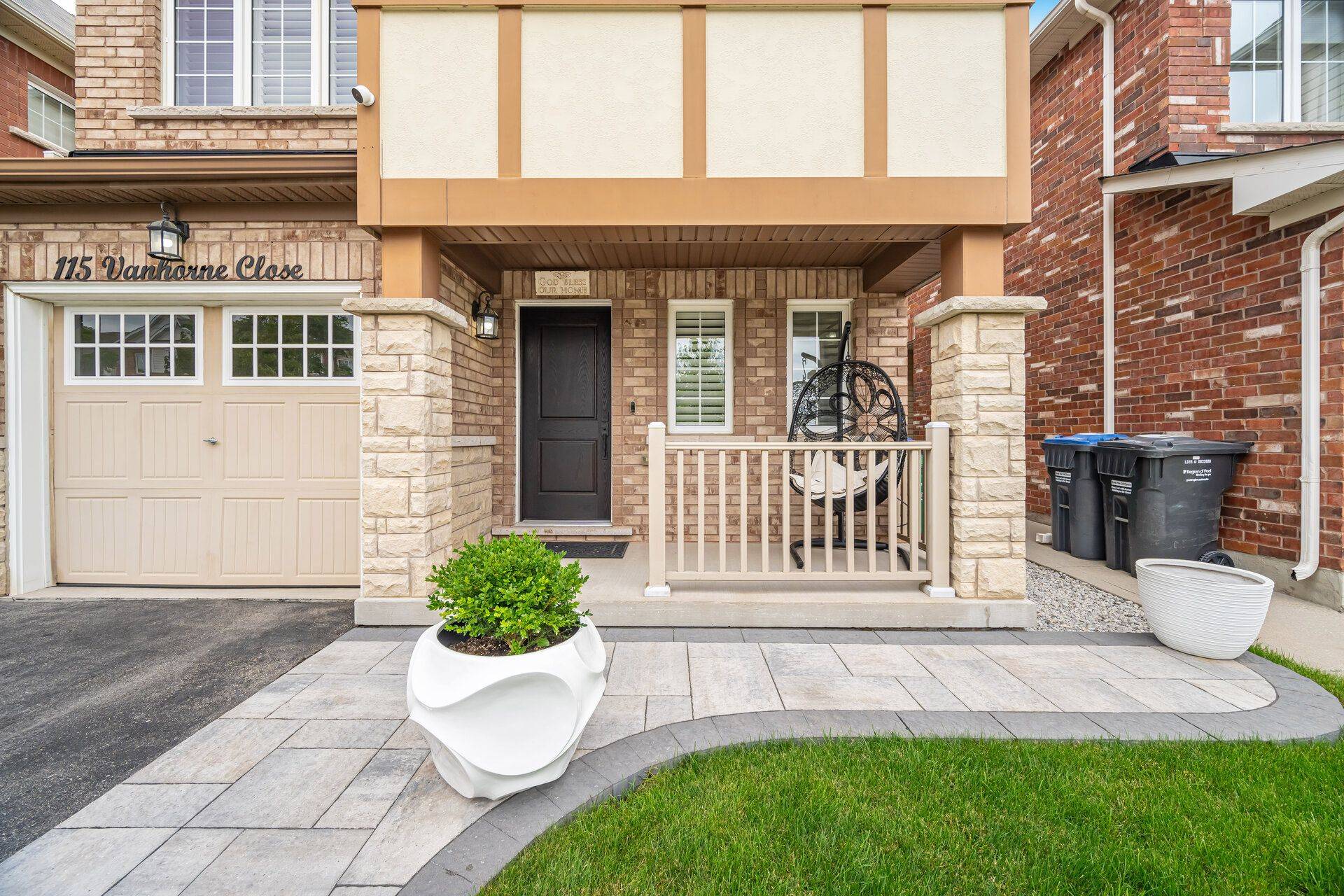 Brampton, ON L7A 4E9,115 Vanhorne Close