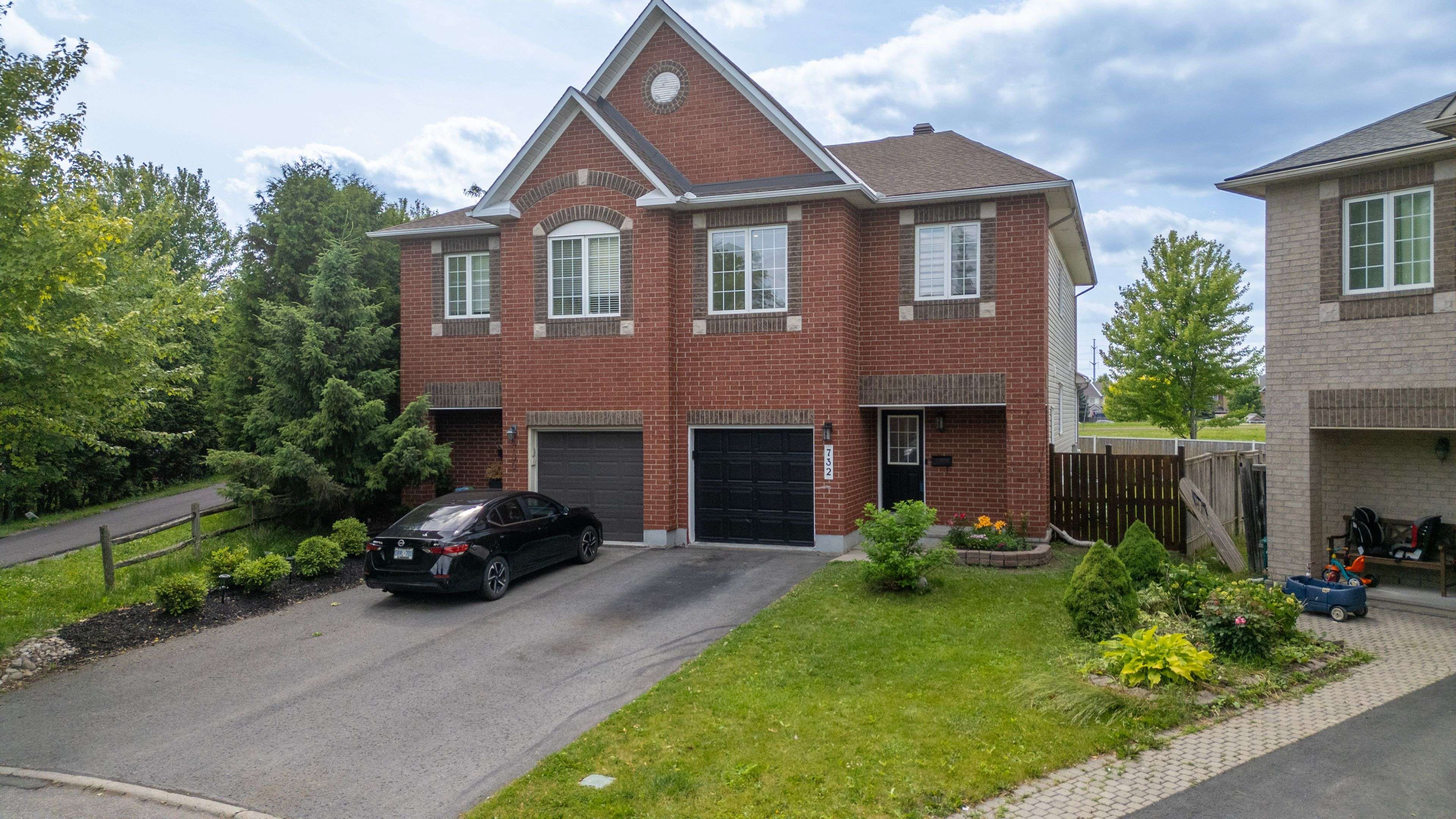 Orleans - Cumberland And Area, ON K4A 4V8,732 Carmella CRES