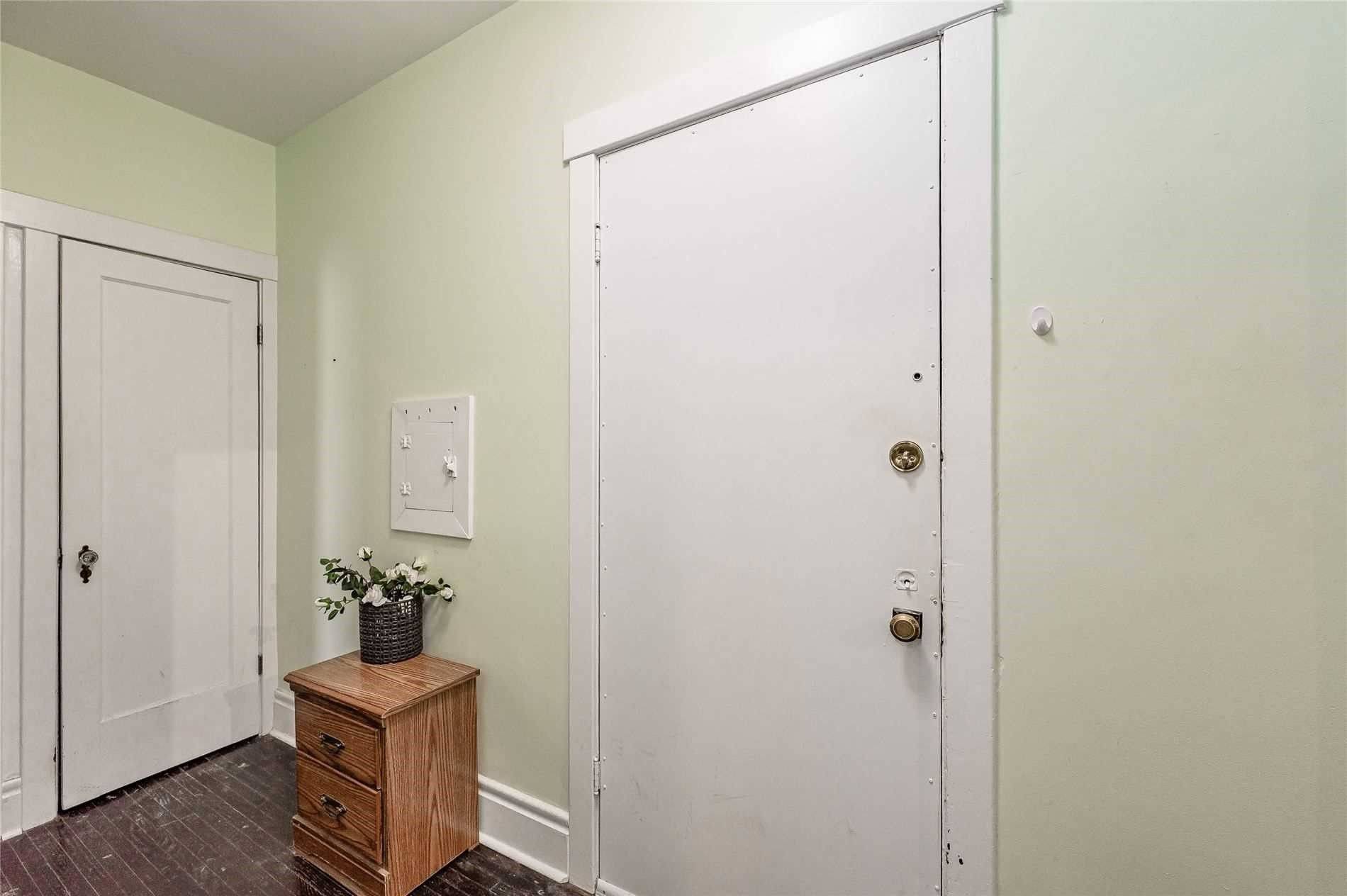 Hamilton, ON L8P 1B2,285 King ST #6