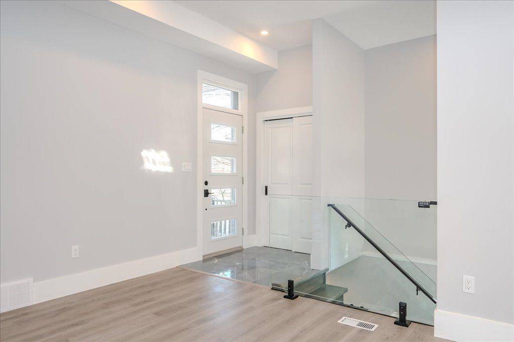 Guelph, ON N1H 2G8,28 Norwich ST