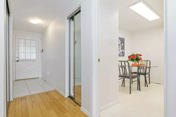 Toronto E05, ON M1W 2W9,94 Mossbrook CRES