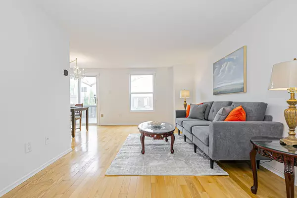 Toronto E05, ON M1W 2W9,94 Mossbrook CRES