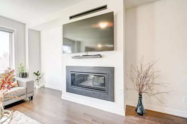 Pickering, ON L1V 1H8,400 Finch AVE #25
