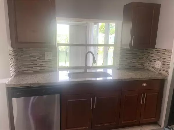 Sunrise, FL 33313,2761 NW 69th Ave