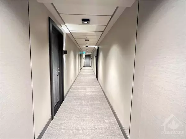 Ottawa Centre, ON K1R 0B3,428 Sparks ST #1801
