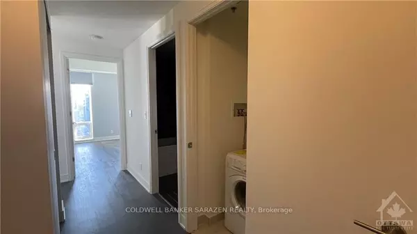 Ottawa Centre, ON K1R 0B3,428 Sparks ST #1801