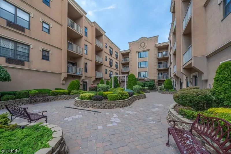 8915 Bergenwood Ave #33, North Bergen Twp., NJ 07047