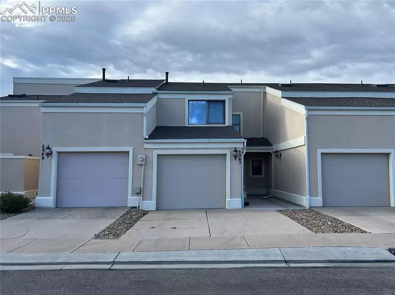 6947 Gayle Lyn LN, Colorado Springs, CO 80919