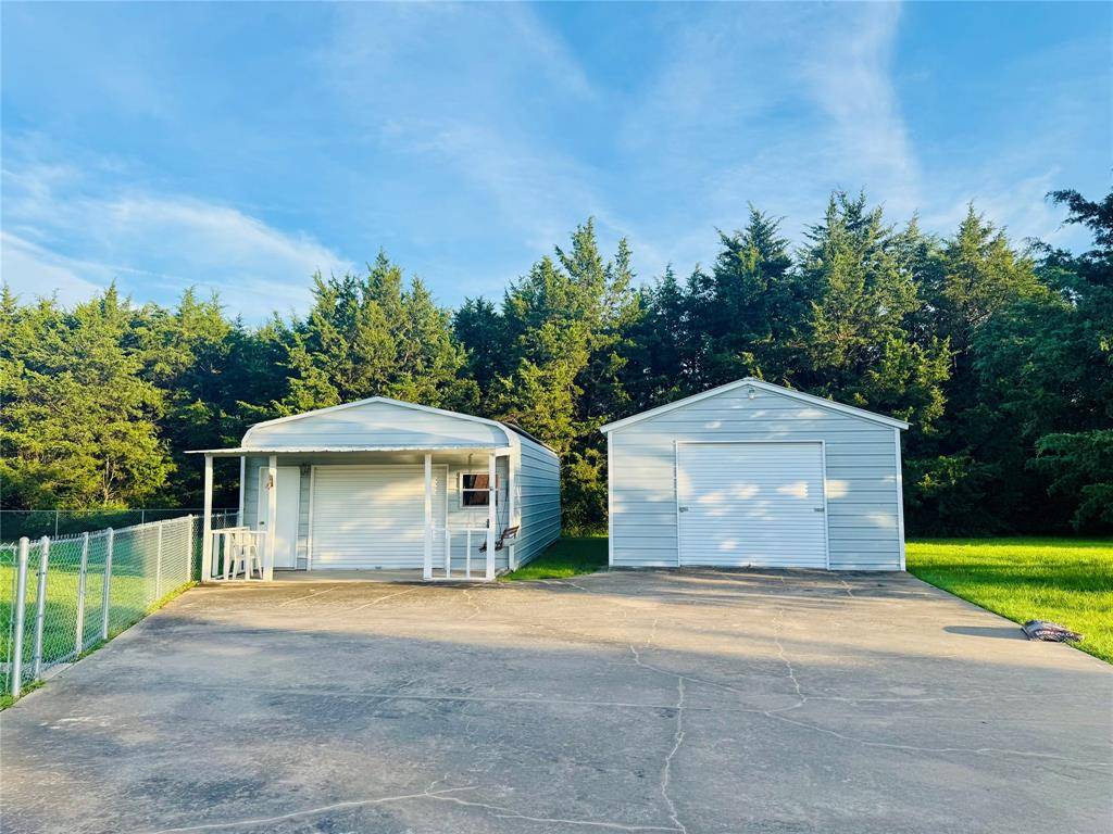 Bonham, TX 75418,395 County Road 1451
