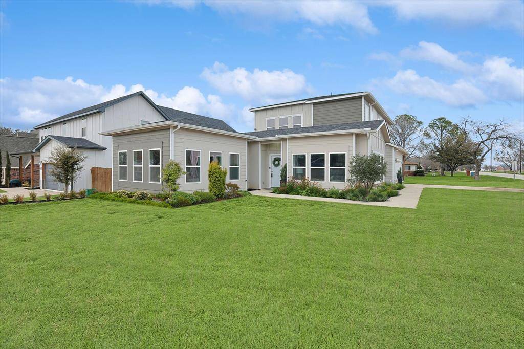 315 Lois Street, Roanoke, TX 76262