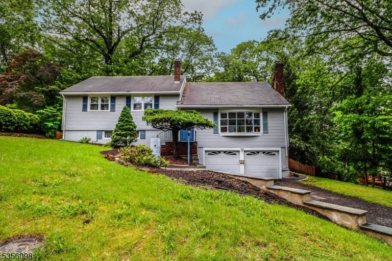 Berkeley Heights Twp., NJ 07922,142 Timber Dr